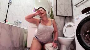 Stepson Assists in Stepmom’s Cleaning — Hot Sex in the Tub Views – Pornmood
