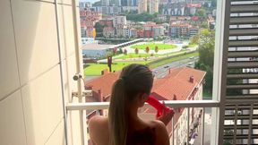 A Show for My Neighbors!!! I Masturbate and Squirt on the Balcony in Broad Daylight! – Porn Mood