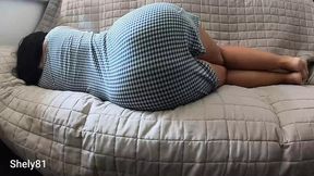 While milf rests on the couch —  her big and perfect ass makes my cock harden —  don′t worry you won′t have a creampi —  I cum out – american hot mom – PornMood