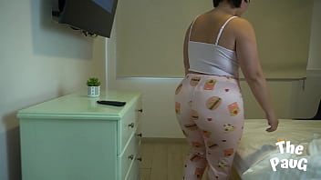 Latina milf comes into my room to clean it and asks me to massage her big ass – american hot mom – PornMood