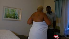 Ebony Lady Onyxx seduces her masseuse – american hot mom – PornMood