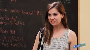 खूबसूरत लड़की ने बेहतर ग्रेड पाने के लिए अपने टीचर के साथ तीव्र लेस्बियन सेक्स किया – Pornmood