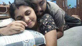 मैं अपनी सौतेली मम्मी को चोदता हूं जबकि मेरी पत्नी घर पर नहीं है – Pornmood