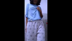 भारतीय कॉलेज गर्ल गहरी चूत में उंगली करती है और सार्वजनिक बाथरूम में सेक्सी शरीर के साथ गांड दिखाती है – Pornmood