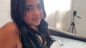 उसने अपने प्रेमी के साथ संबंध तोड़ लिया और उसके सौतेले भाई ने उसे खुशी का पल दिया – Pornmood