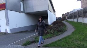 Mugur – Milf enjoys sucking and fucking at the studio – Amateur-Milf – PornMood