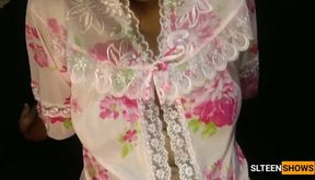 අංකල් වැඩ කොල්ලෝ..ඒයා එන්නෙ හෙට(next house milf aunty) – අංකල් වැඩ කොල්ලෝ..ඒයා එන්නෙ හෙට – Discover the Allure of the Next-Door Sri Lankan MILF – busty milf porn videos – PornMood