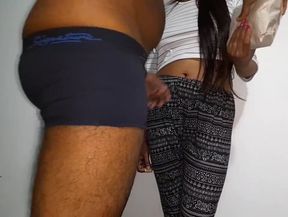 බෝඩිමට බත් එක අරන් ආපු බත් කඩේ නංගිව දැක්කම මට මුනවද උනා The stepsister brought the food – asian brother sister porn – PornMood